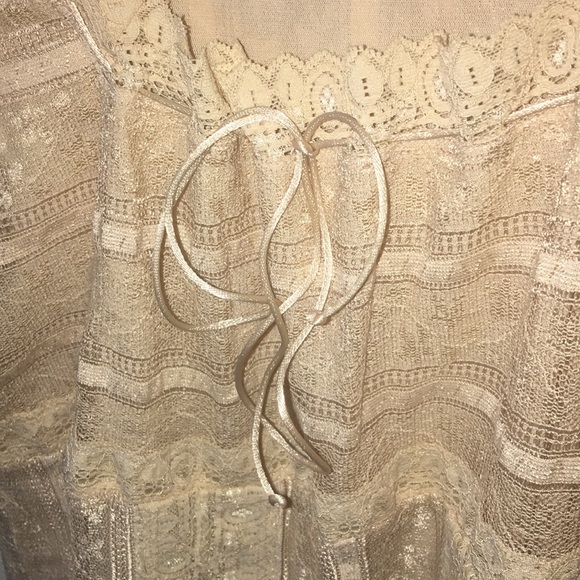 Cream lined lace sleeveless top - Picture 2 of 4